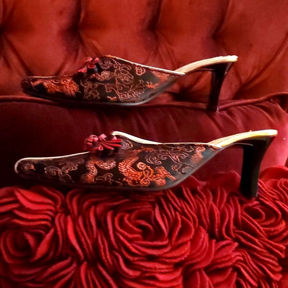 Chinese Style, Woman's Shoe, Size 7 1/2 - Picture 4 of 9